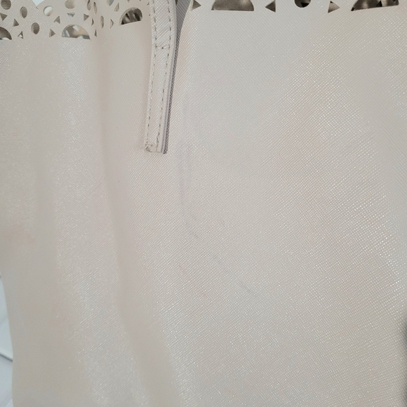 MACY’S  Beige Faux Leather Textured Tote Medium Size Scallop Trim Detail - Picture 5 of 7